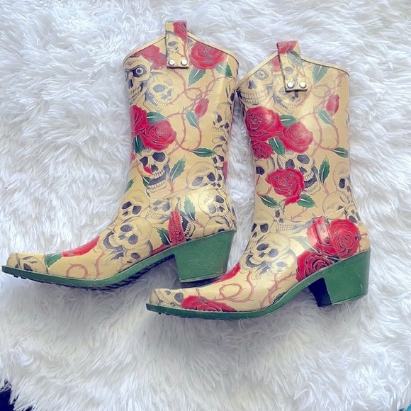 Corkys Shoes - J C Skull and Roses Rain Boots EUC
